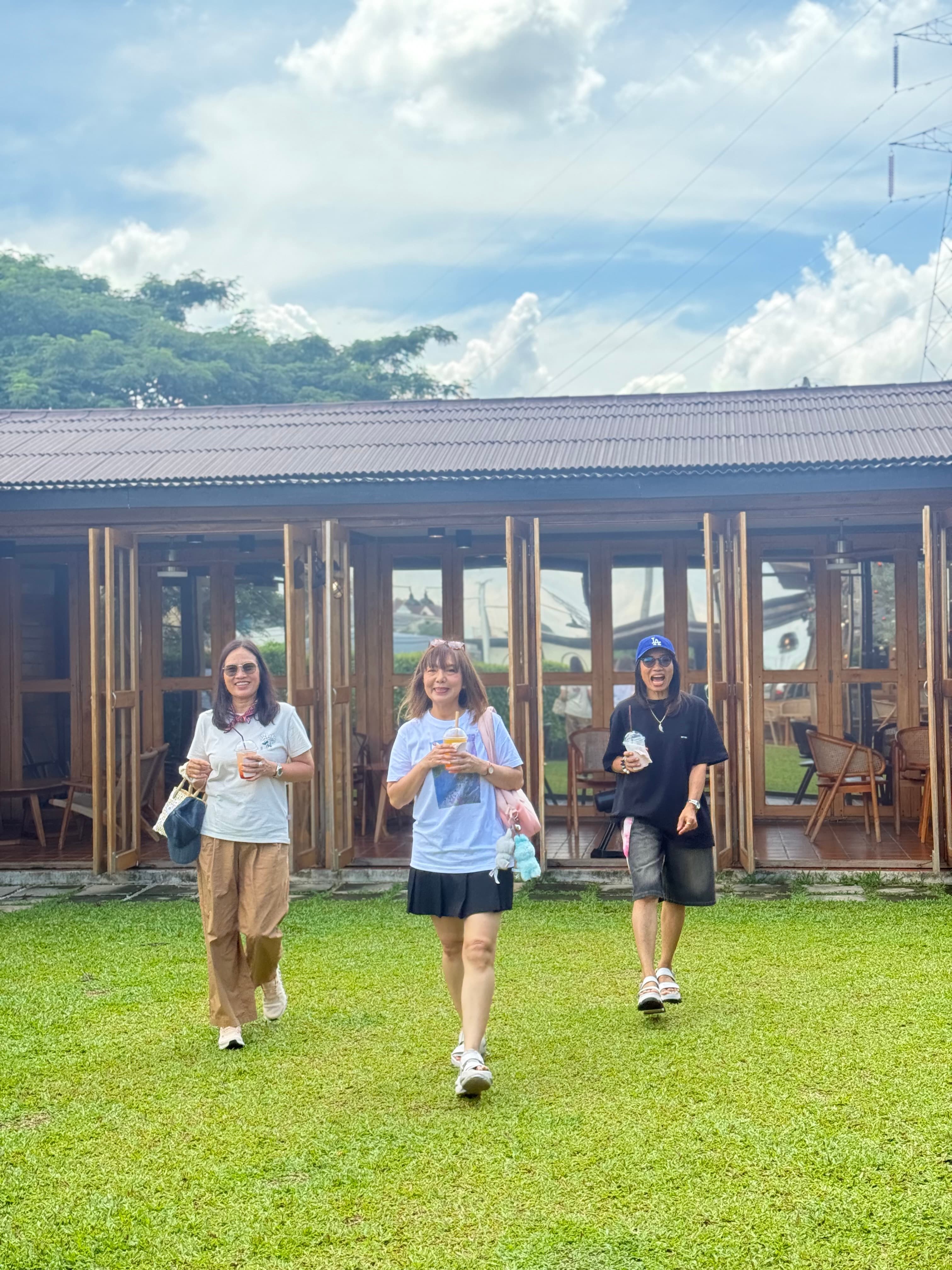 ผลงานบริการรถตู้ VIP เช่าเหมา 2